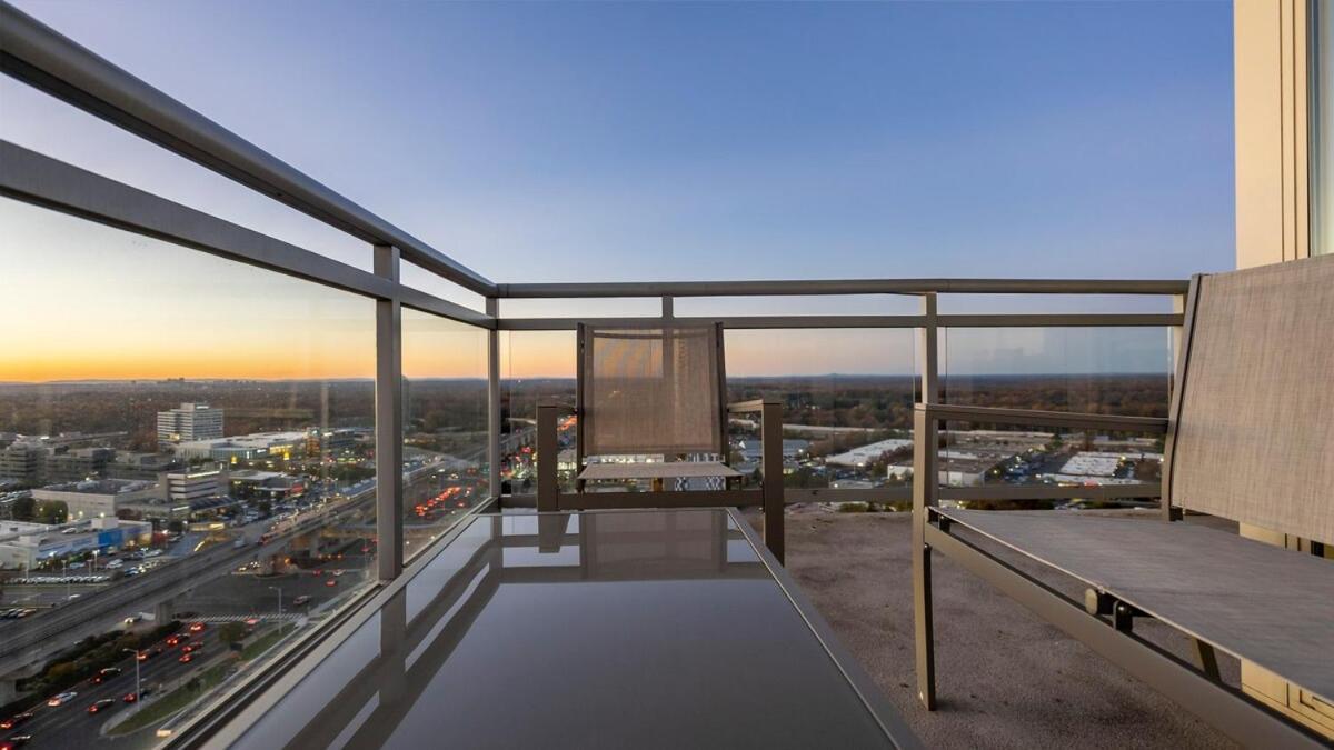 Hala Tysons Aparthotel แม็คเลน ภายนอก รูปภาพ